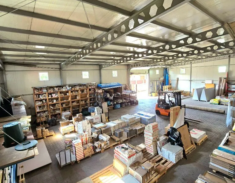 Dom + lokal handlowo usługowy + magazyn + hala