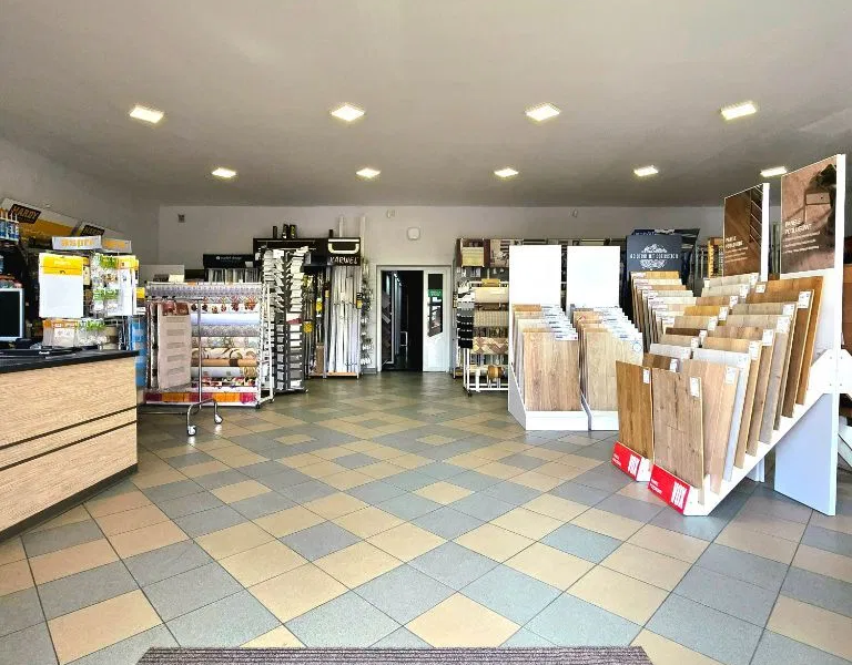 Dom + lokal handlowo usługowy + magazyn + hala