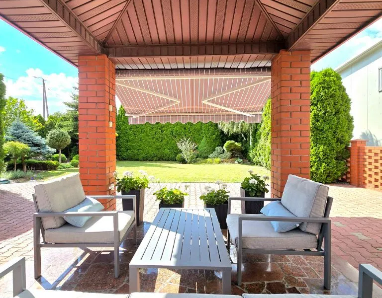 Dom + lokal handlowo usługowy + magazyn + hala